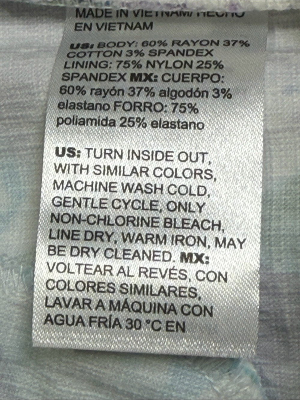 Chico's Brigitte Lily Pull-On Slim Capri pants - Picture 6 of 6